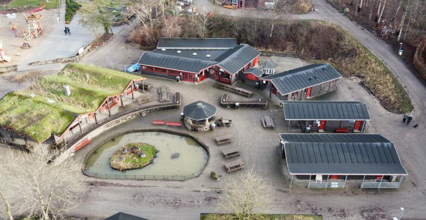 Madpakkehuse i Madsby Legepark, dronebillede