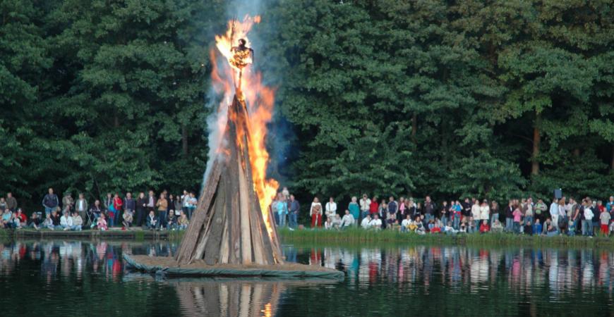 Bål til Sct. Hans Aften i Madsby Legepark