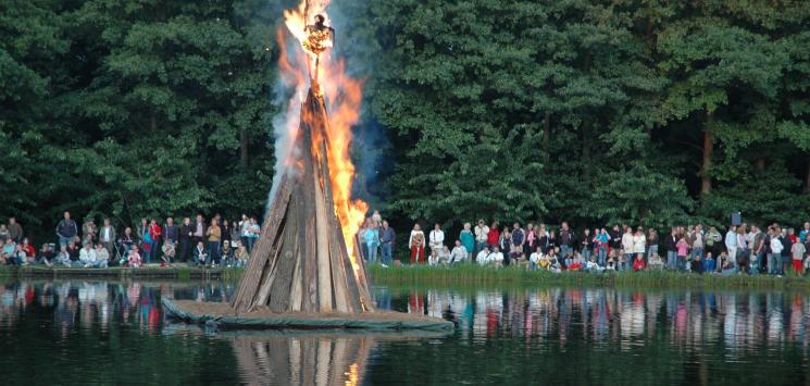 Bål til Sct. Hans Aften i Madsby Legepark